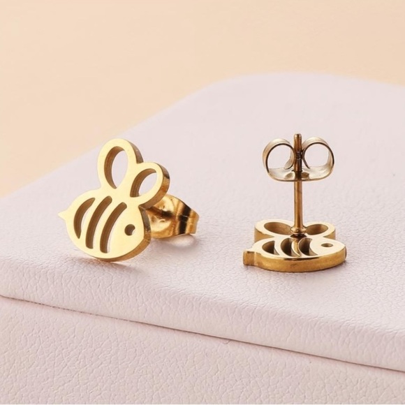 NEW Dainty Bumble Bee stud Earrings Gold color - Boutique - Picture 5 of 5